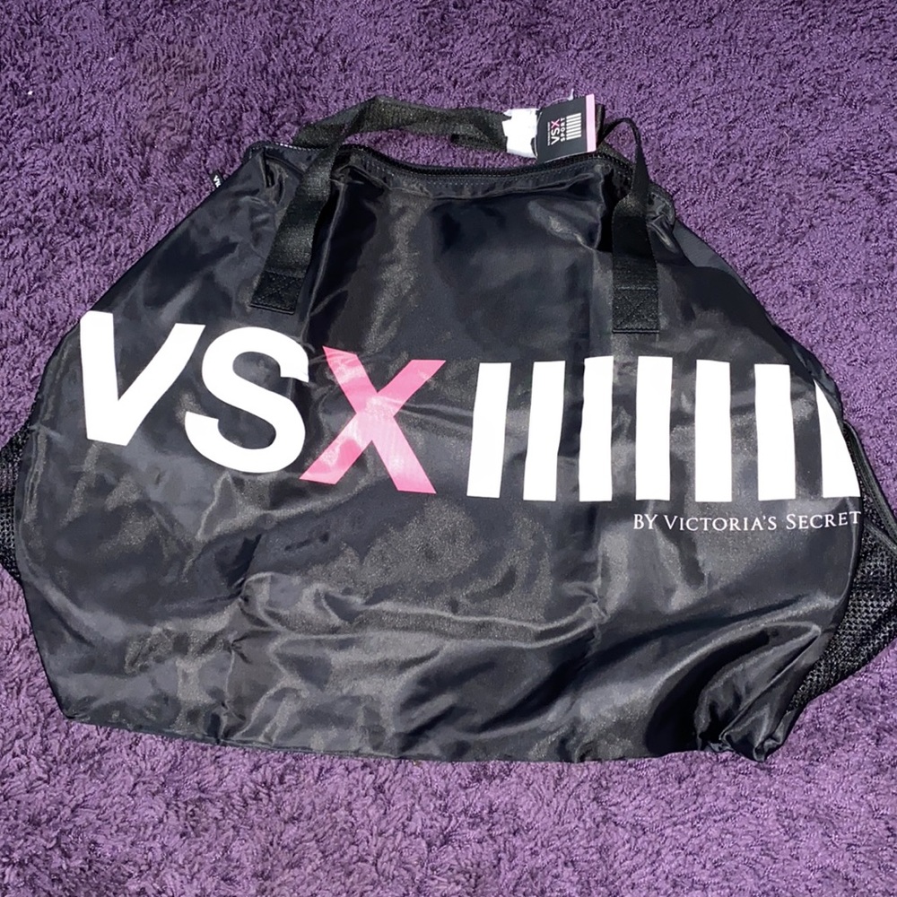 NWT~SOLD OUT VICTORIAS SECRET DUFFLE~VSX SPORT